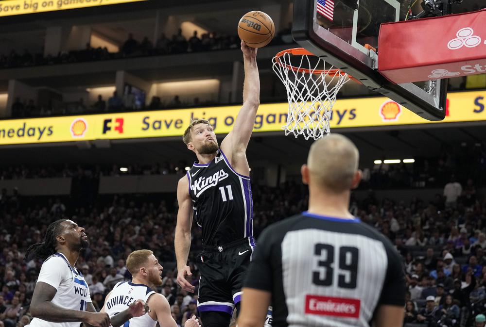 英媒：瓜迪奥拉吃到本赛季第三张黄牌，下场对阵莱斯特城将停赛一场.