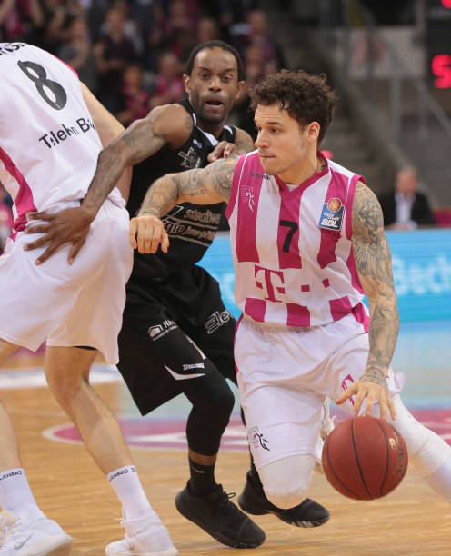 复出后首冠，陈雨菲2-0丹麦选手获瑞士羽毛球公开赛女单冠军.