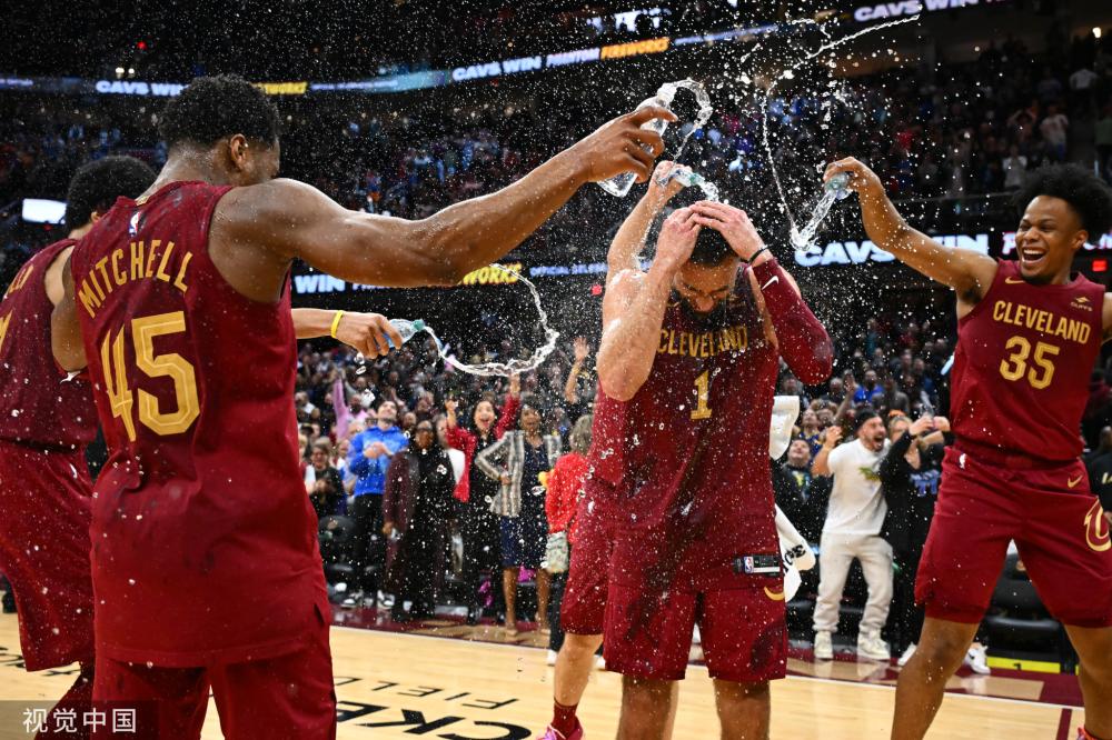 的绿茵场上 的绿茵场上